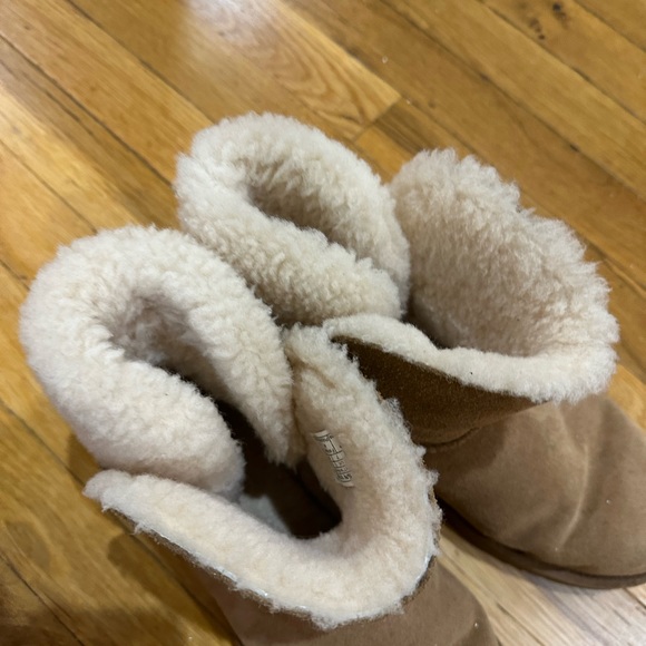 Uggs Mini 9 - Picture 2 of 4